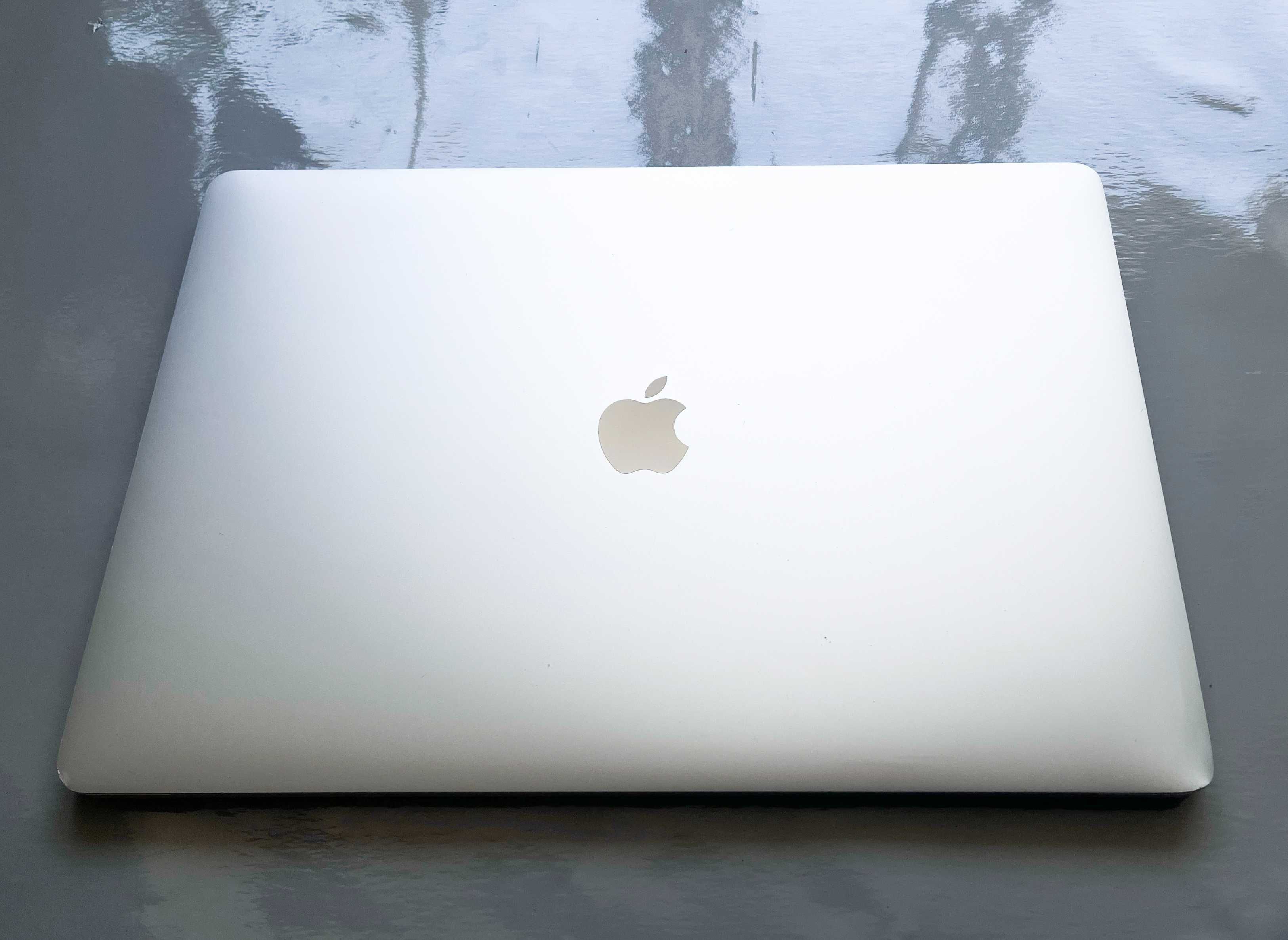 Apple MacBook Pro 15 A1990 Silver 2018 року