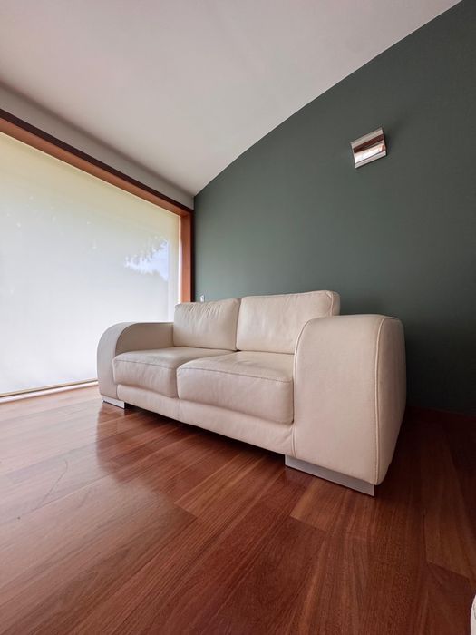 Sofa em pele branco como novo