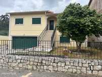 Casa T3 com piscina  situada a 13 km Leiria