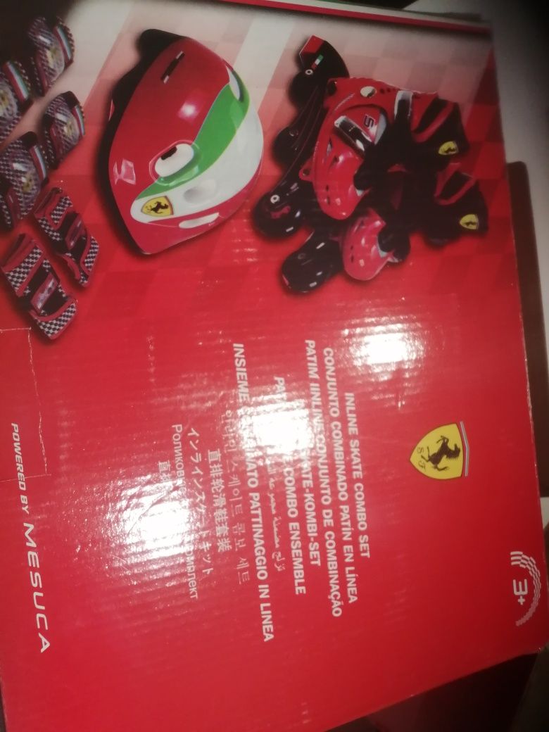 Patins em linha extensível marca Ferrari