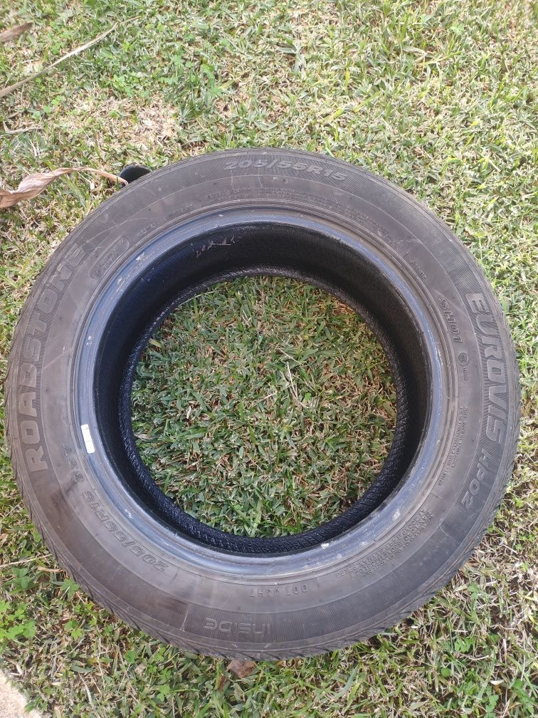 Pneu Roadstone usado 205/55/R15