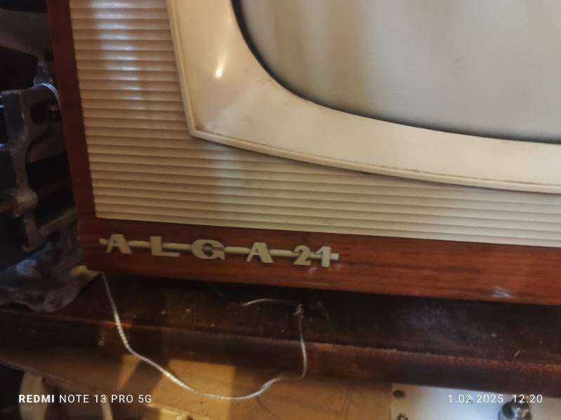 PRL stary telewizor Alga 21