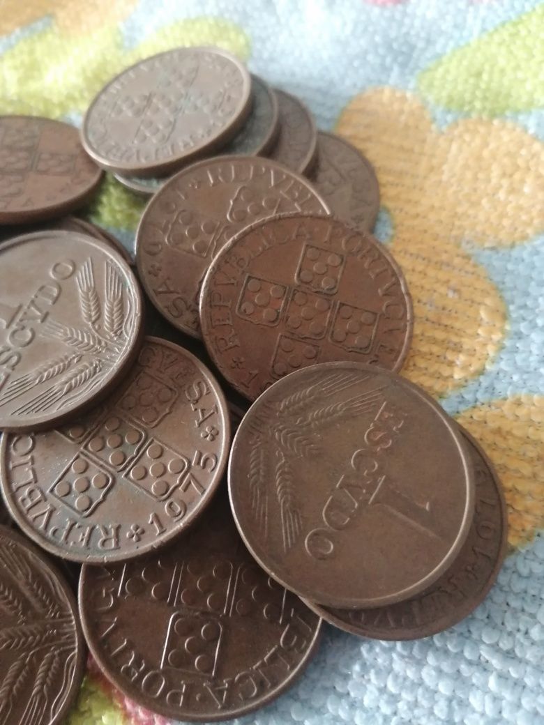 Vendo lote de 61 moedas antigas portuguesas (portes incluídos)