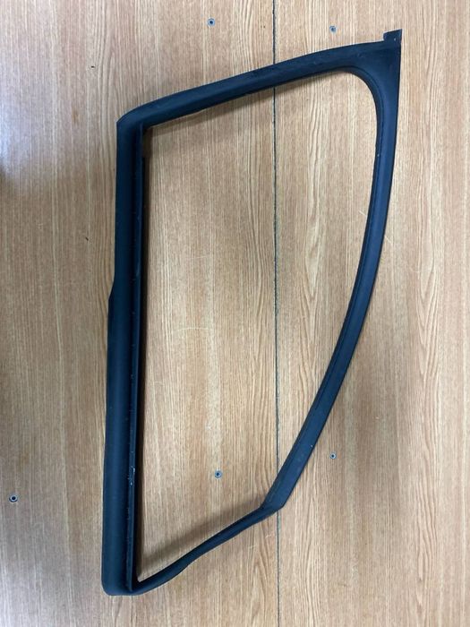 Porsche panamera 971 ущільнювач дверей передній правий 971837432