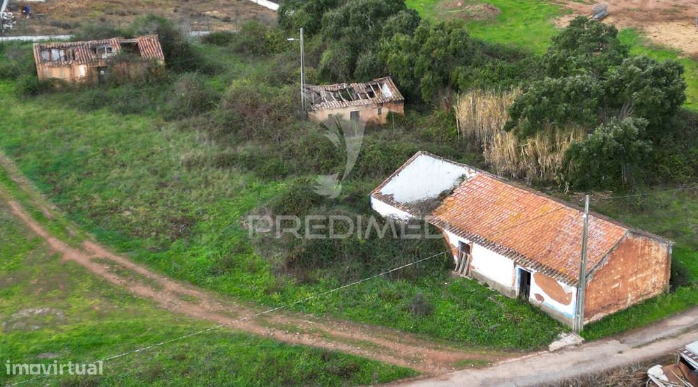 Quintinha com 3 ruínas a 20 Km da praia da Zambujeira
