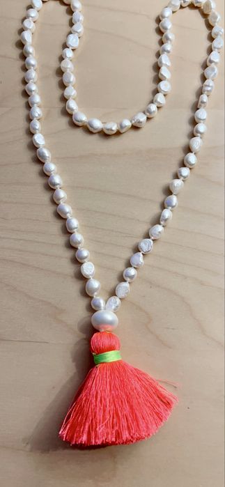 Fio em perolas cim tassel cor de laranja fluorescente