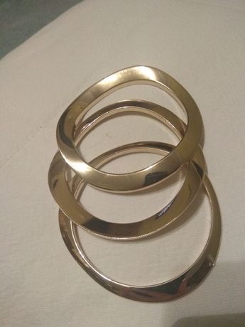 Ciężkie i grube złote bransolety - biżuteria sztuczna