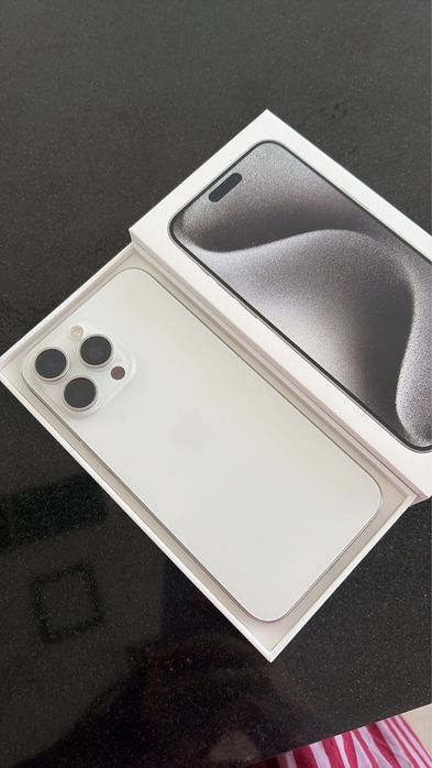 Iphone 15 pro max 256 titânio branco