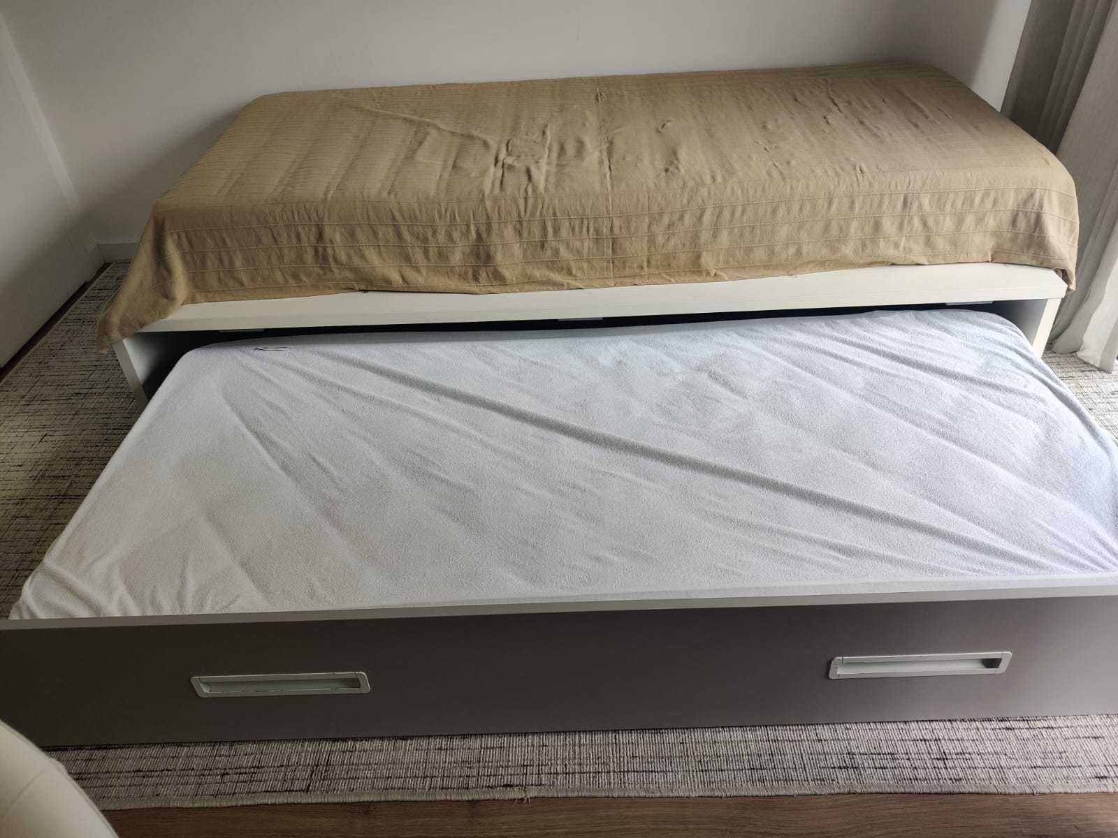 Cama individual dupla com colchoes