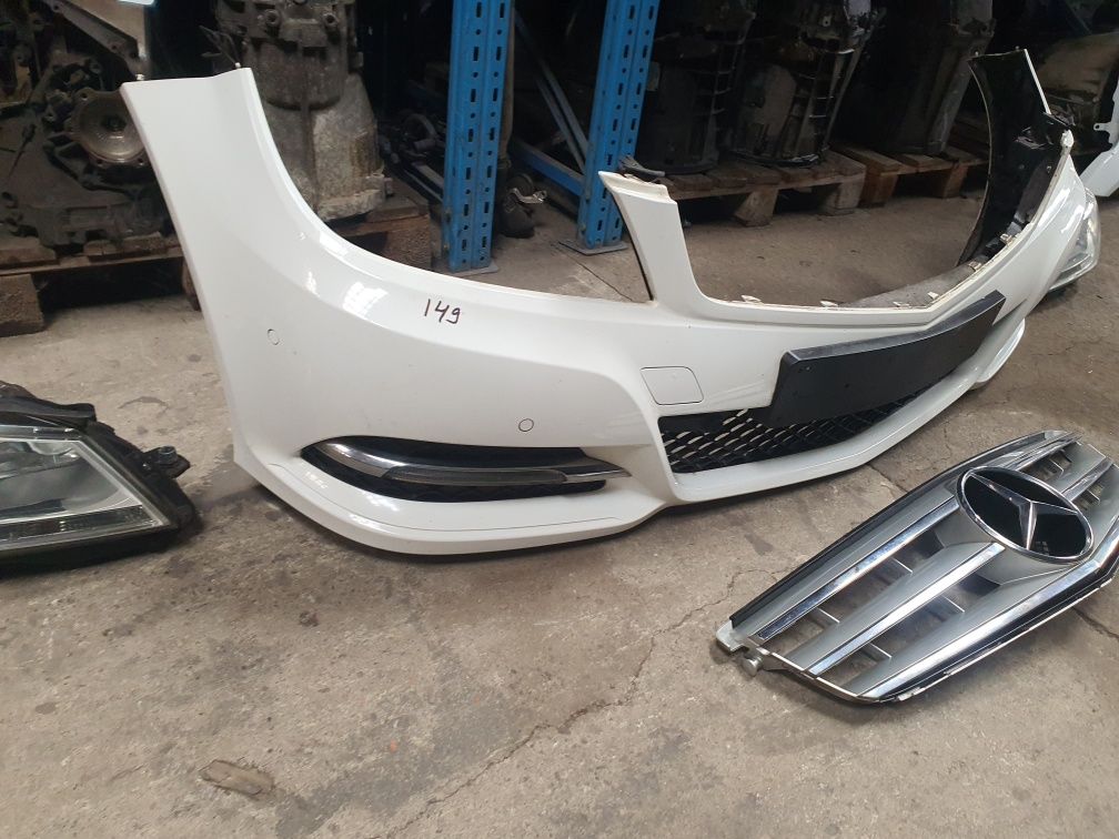 Передній бампер Mercedes-Benz W204 c-class c220 c350 рестайл колір 149