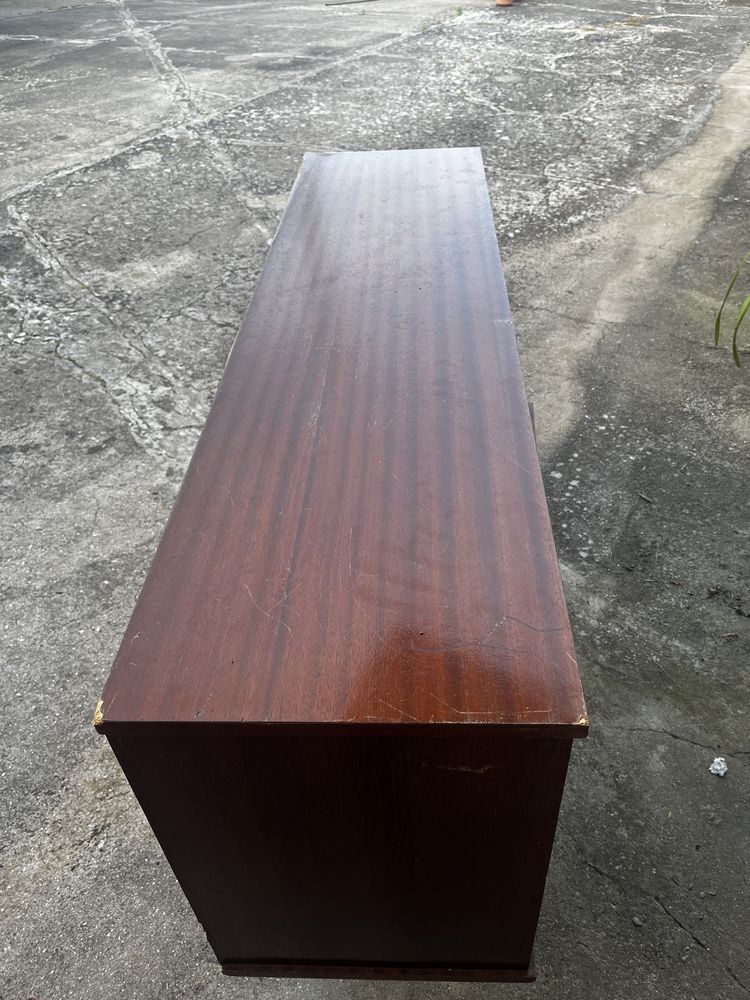 Móvel Antigo com vitrine para restauro