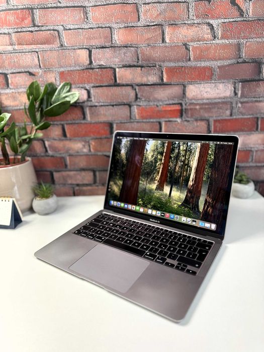 Apple MacBook Air 13" (M1, 2020) — легкий, потужний, безшумний