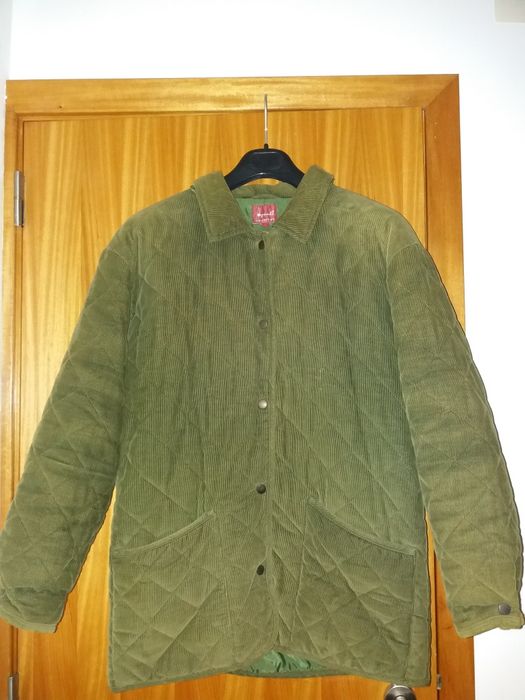 Casacos de fazenda e bombazine como novos