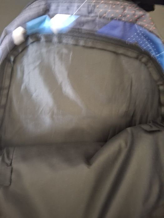 Mochila Note nova com costas almofadadas . 3 bolsas mais interiores