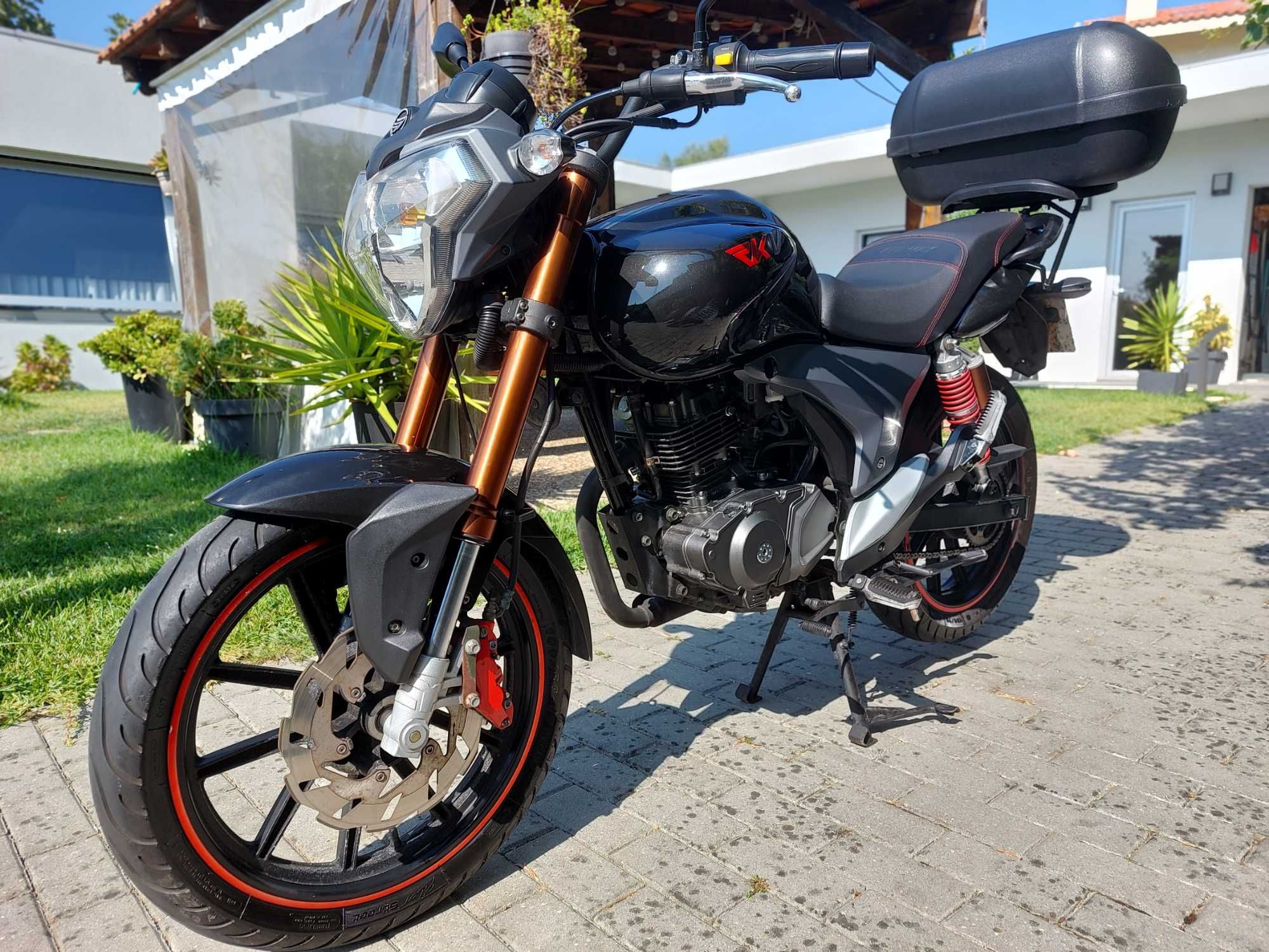Keeway RKV 125 Preta (2012)