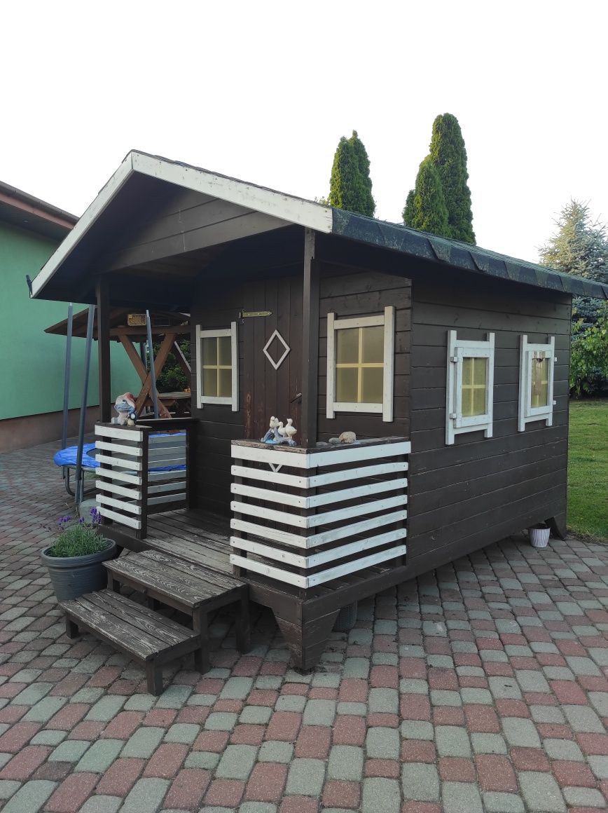 Drewniany domek na sprzedaż