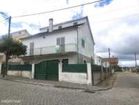 Moradia próxima do centro histórico de Penedono