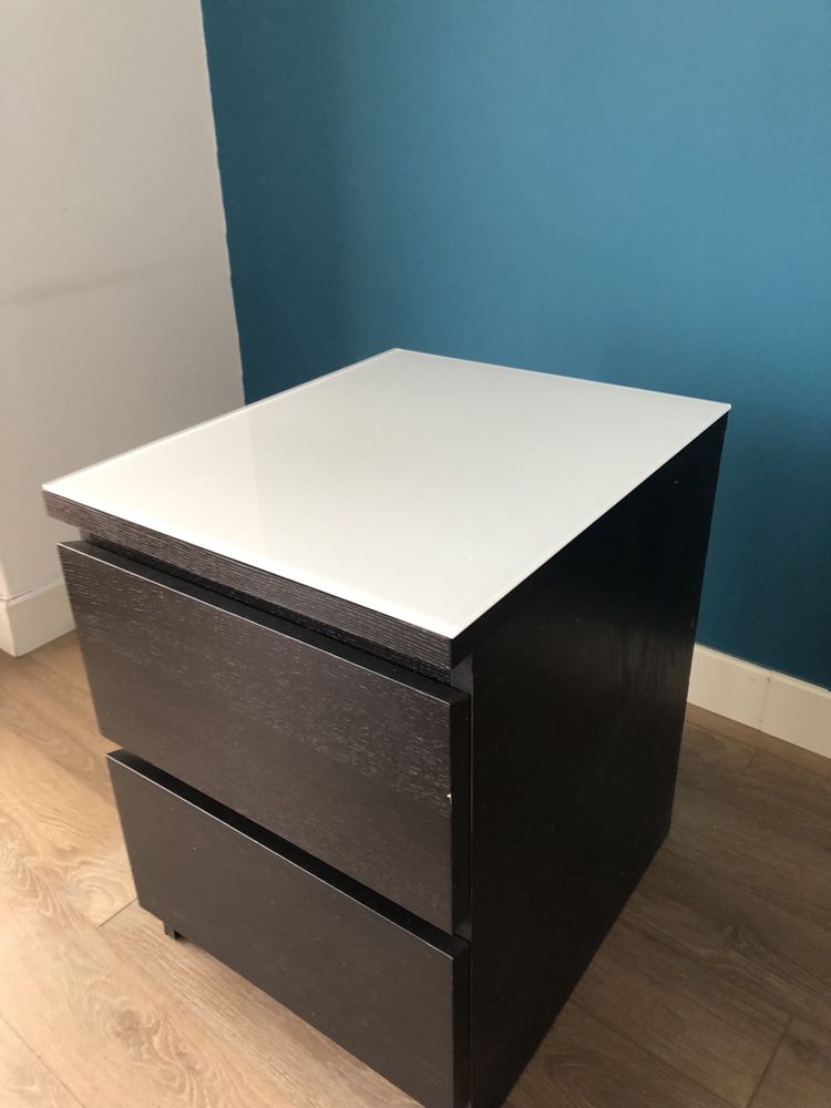 2 mesas cabeceira / cómodas de 2 gavetas MALM ikea