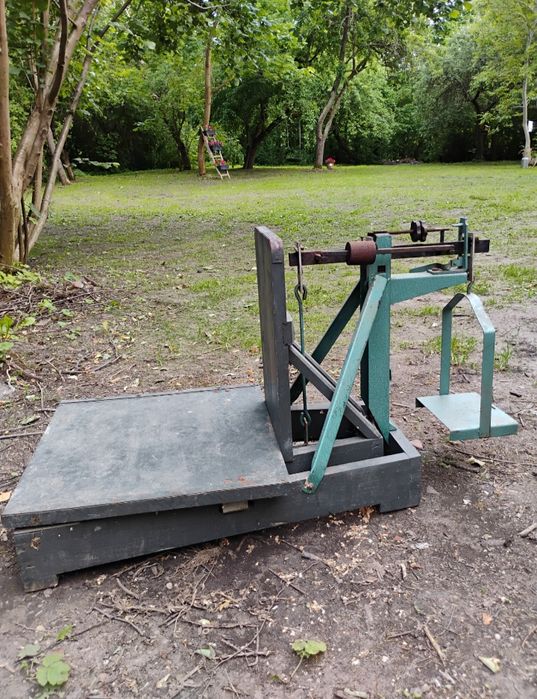 Waga max 150 kg .