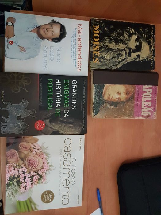 Livros de vários estilos literários