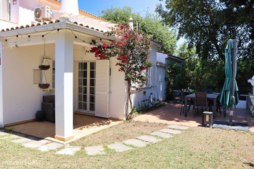 Charmosa Moradia Jardim Privativo e Piscina – a Poucos Minutos da Prai