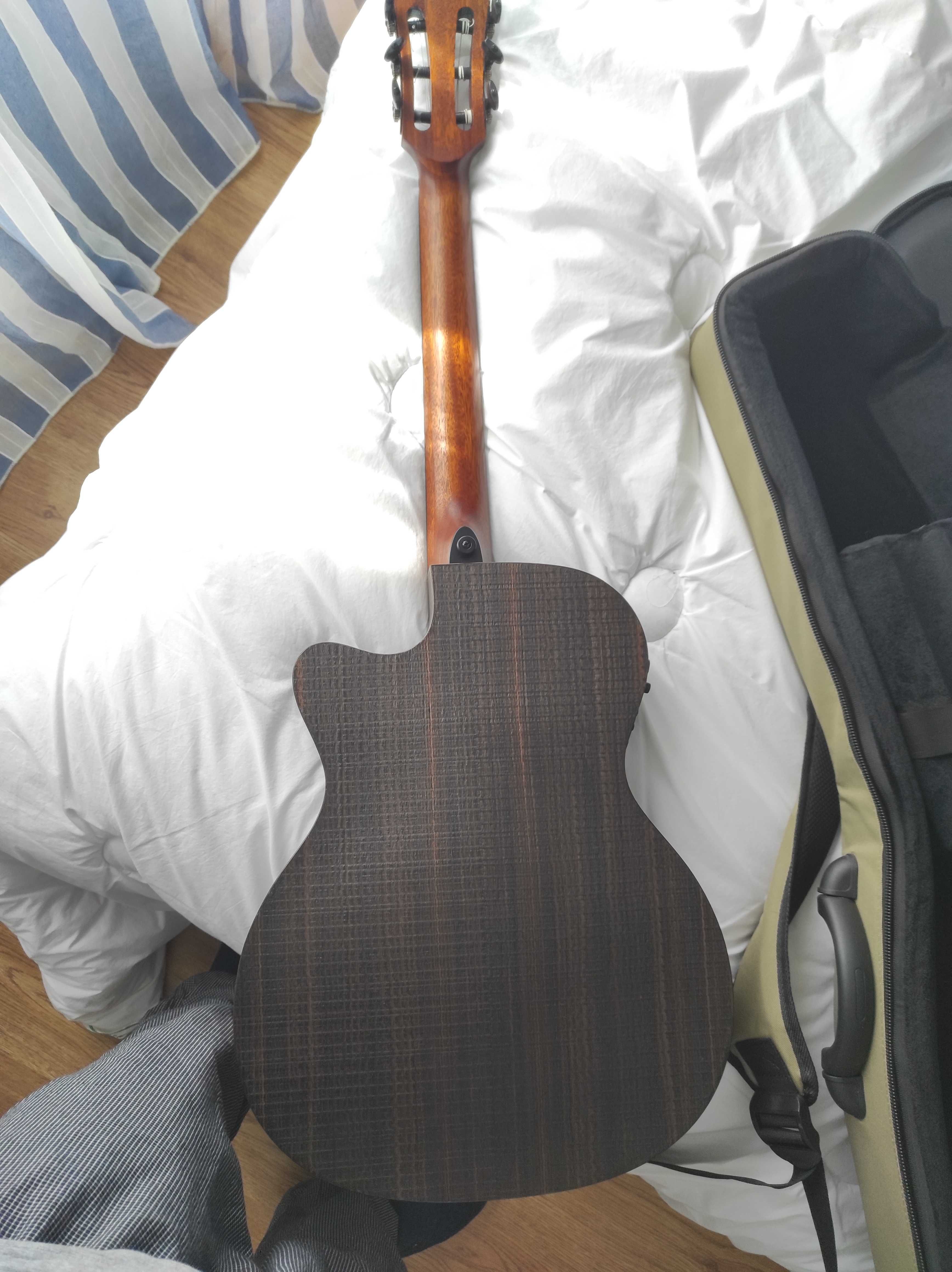 Guitarra LAG Sauvage N ASCE