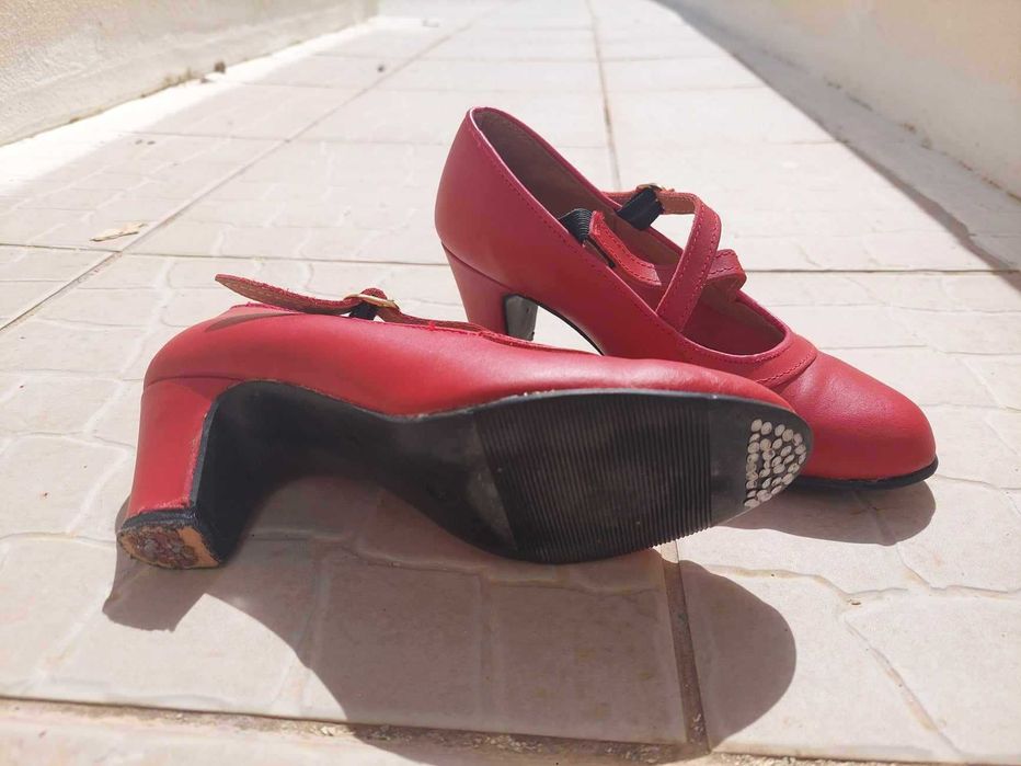 Sapatos de Flamenco semi-profissionais em couro vermelho