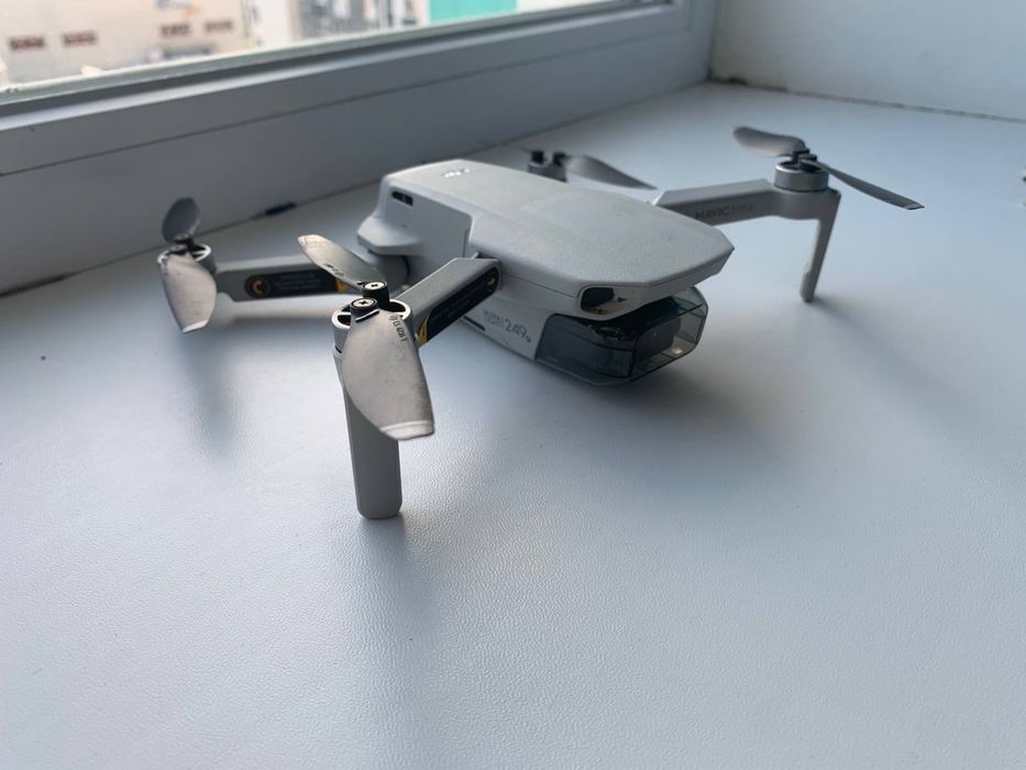 Продам квадрокоптер DJI mini fly more combo