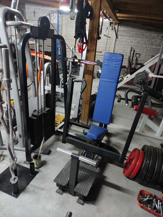 Chest Press Wyciskanie na klatkę klate Life Fitness Atlas Maszyna