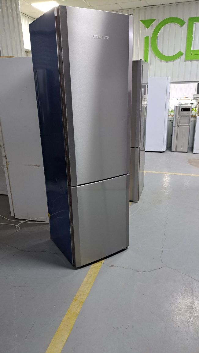 Високий срібний холодильник AEG klm76t з доставкою в квартиру