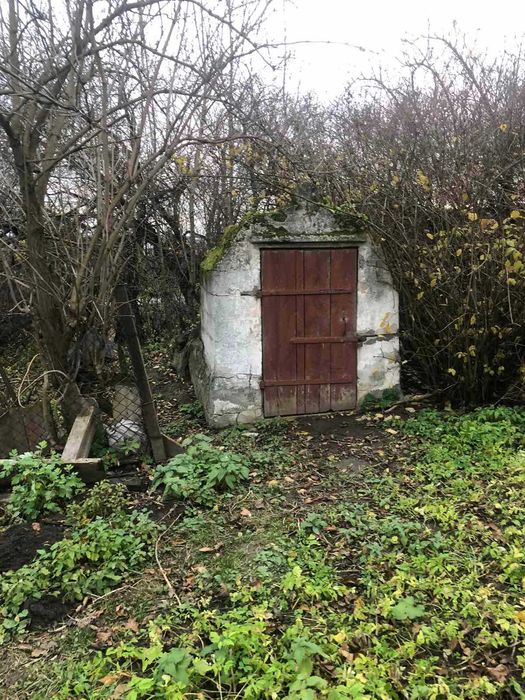 Продається земельна ділянка з  старим будинком