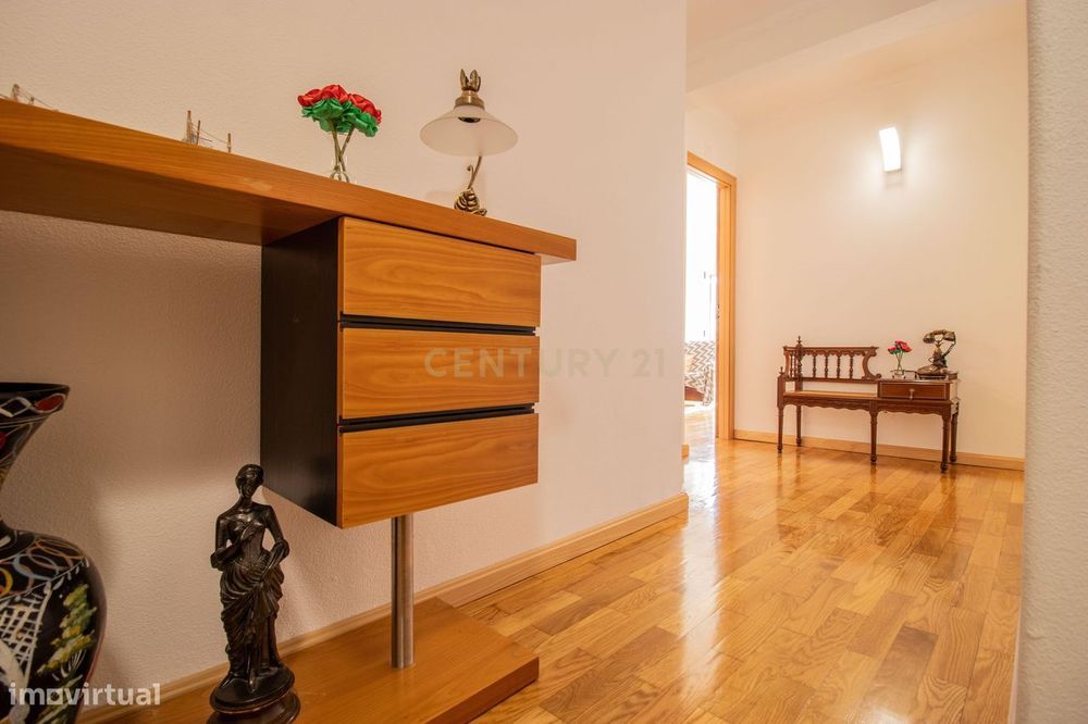 Apartamento t2 com garagem e sótão (com a dimensão total do apartament