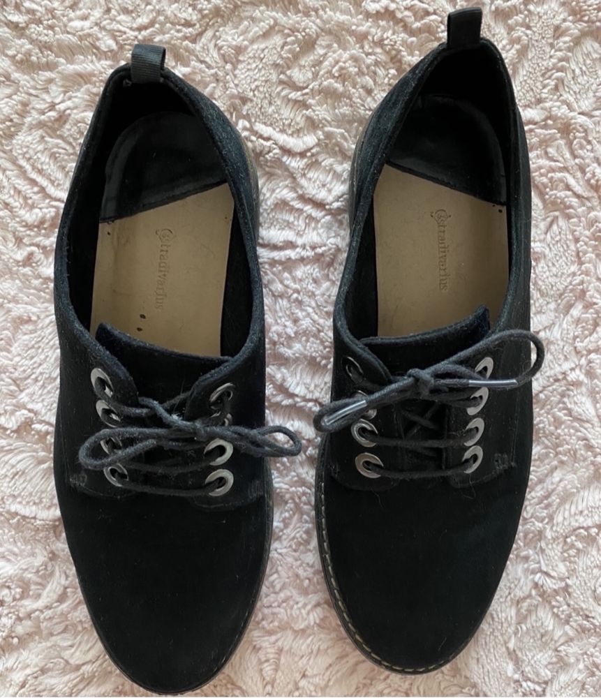 Sapatos pretos Stradivarius tamanho 38