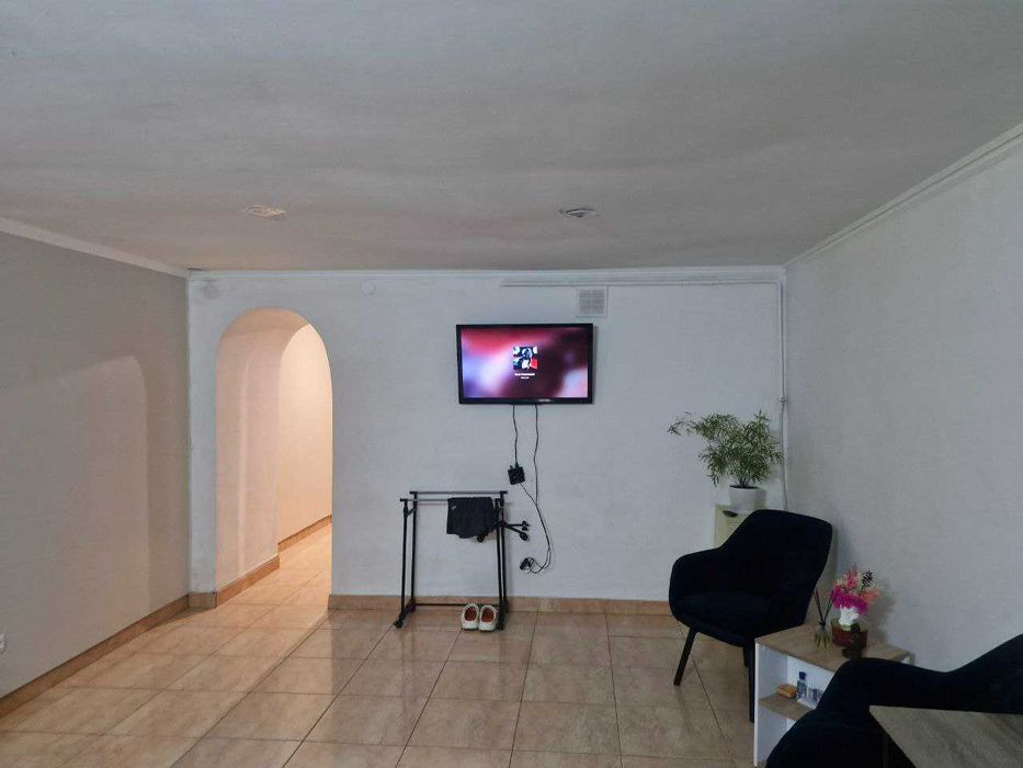 Центр  Продам фасад 46+42 кв.м  возле Нового рынка