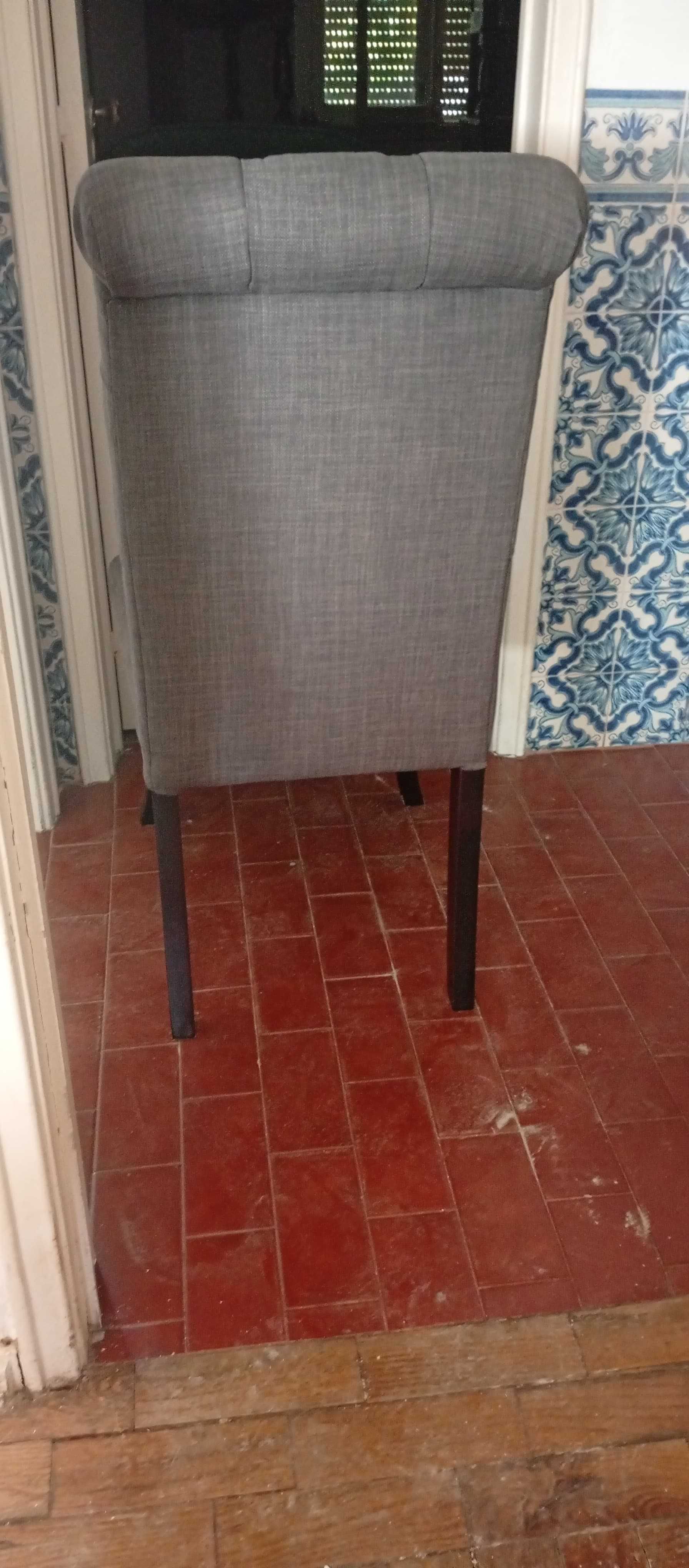 Vendo cadeiras e colchão
