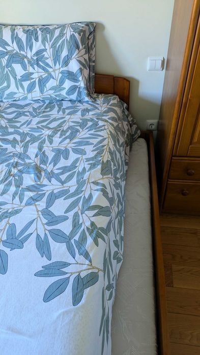 Cama em pinho maciço