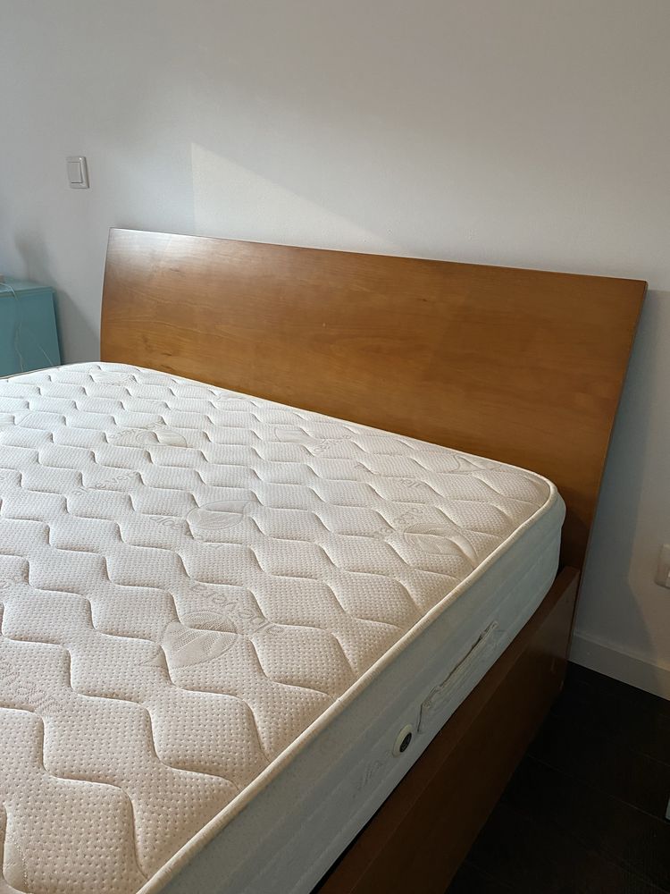Cama casal com arrumação + colchão incluído – bom estado
