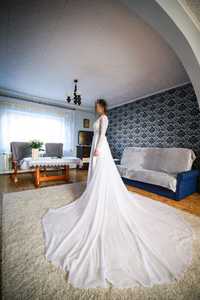 Sukienka ślubna z trenem