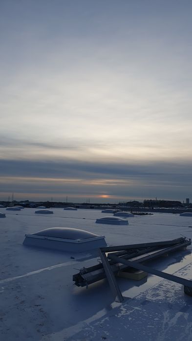 Montaż hydroizolacji membraną PVC, TPO, EPDM na dachu płaskim