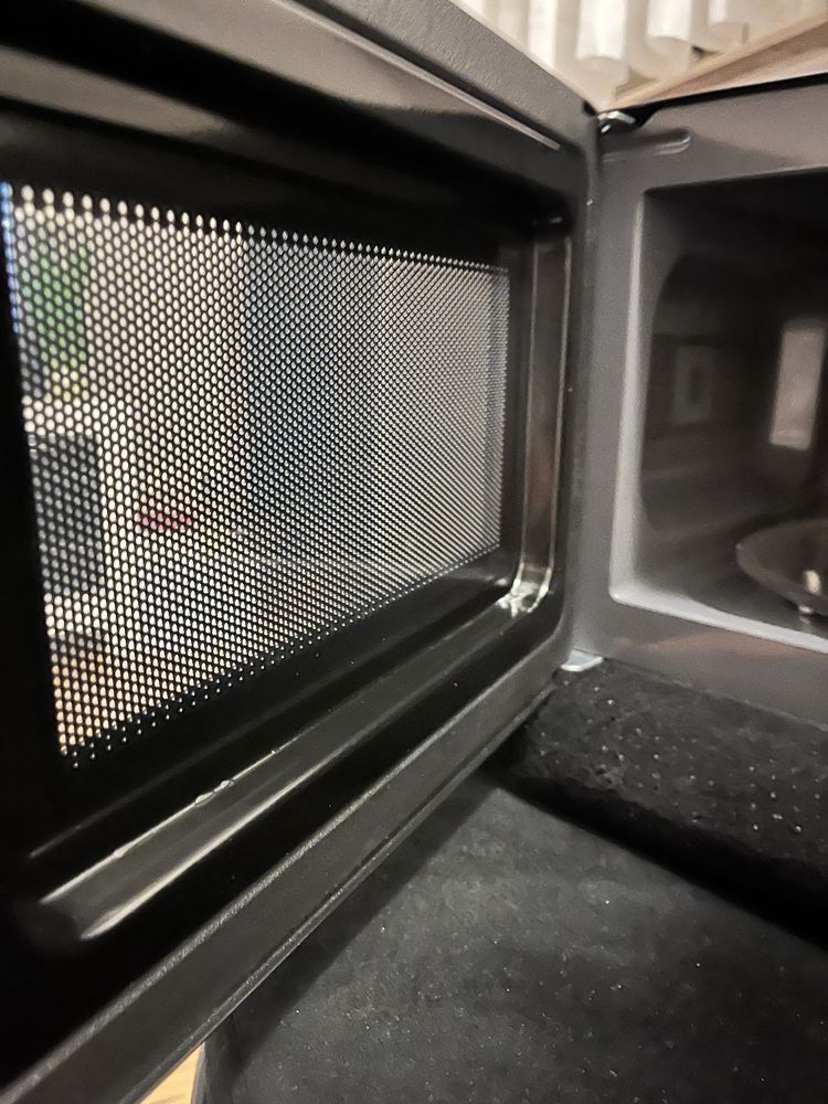Mikrofalowka Sharp R200BKW jak nowa