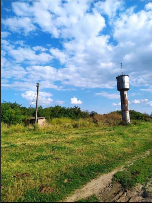 Продаж промислової нерухомості з артезіанською свердловиною/Ферма