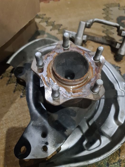 Mangas / Cubos / Discos de eixo traseiro Nissan Leaf ZE1 2020 desmont.