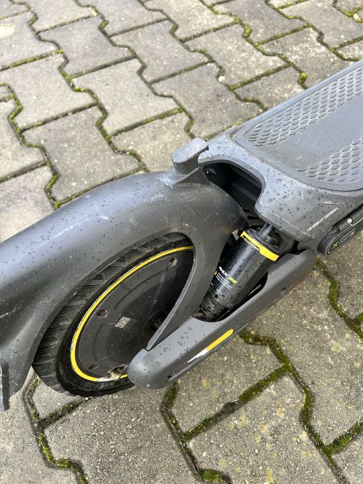 Sprzedam hulajnogę Segway Ninebot Max G2