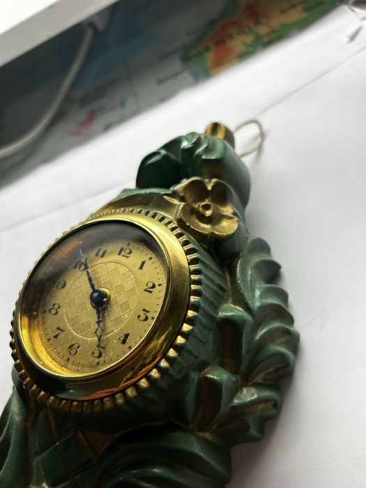 Zegar scienny wiszacy-odlew