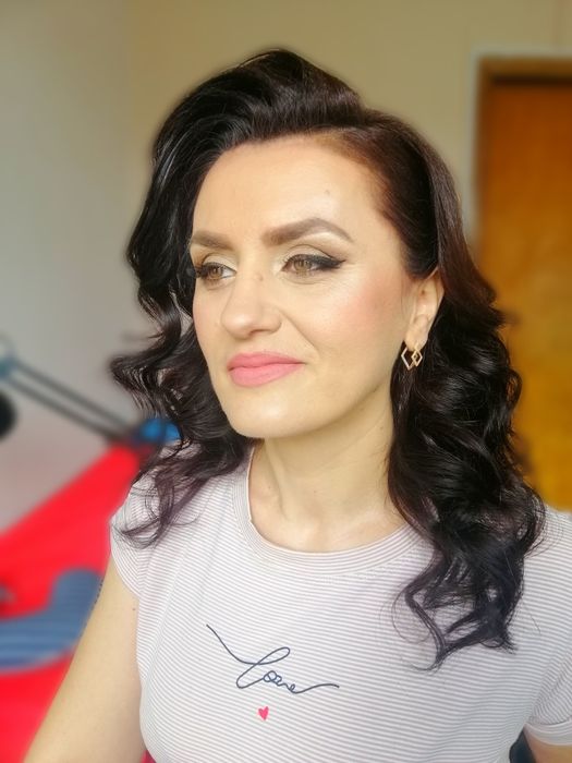 Макияж, прически,коррекция и покраска бровей, лами и ботокс ресниц .