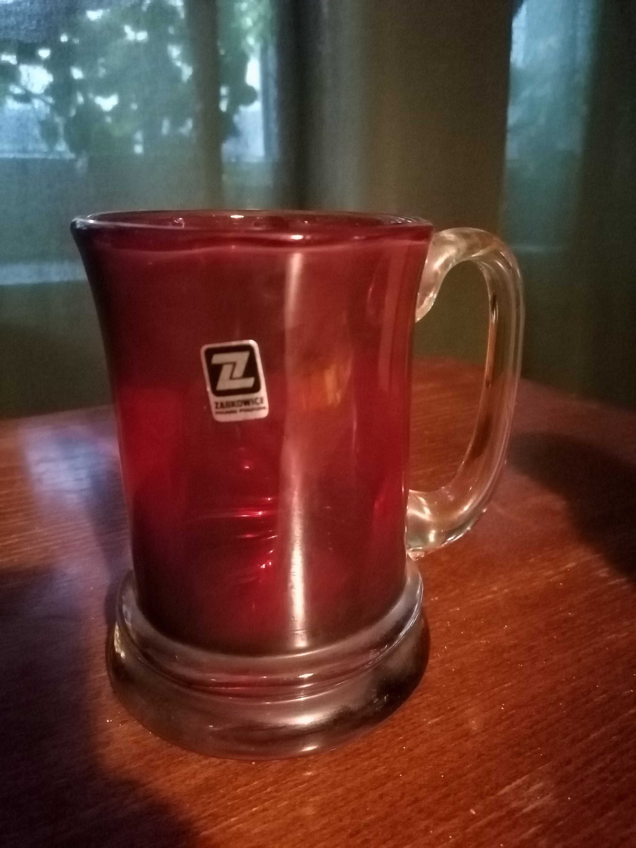 Czerwony kufel-wazon Ząbkowicki
