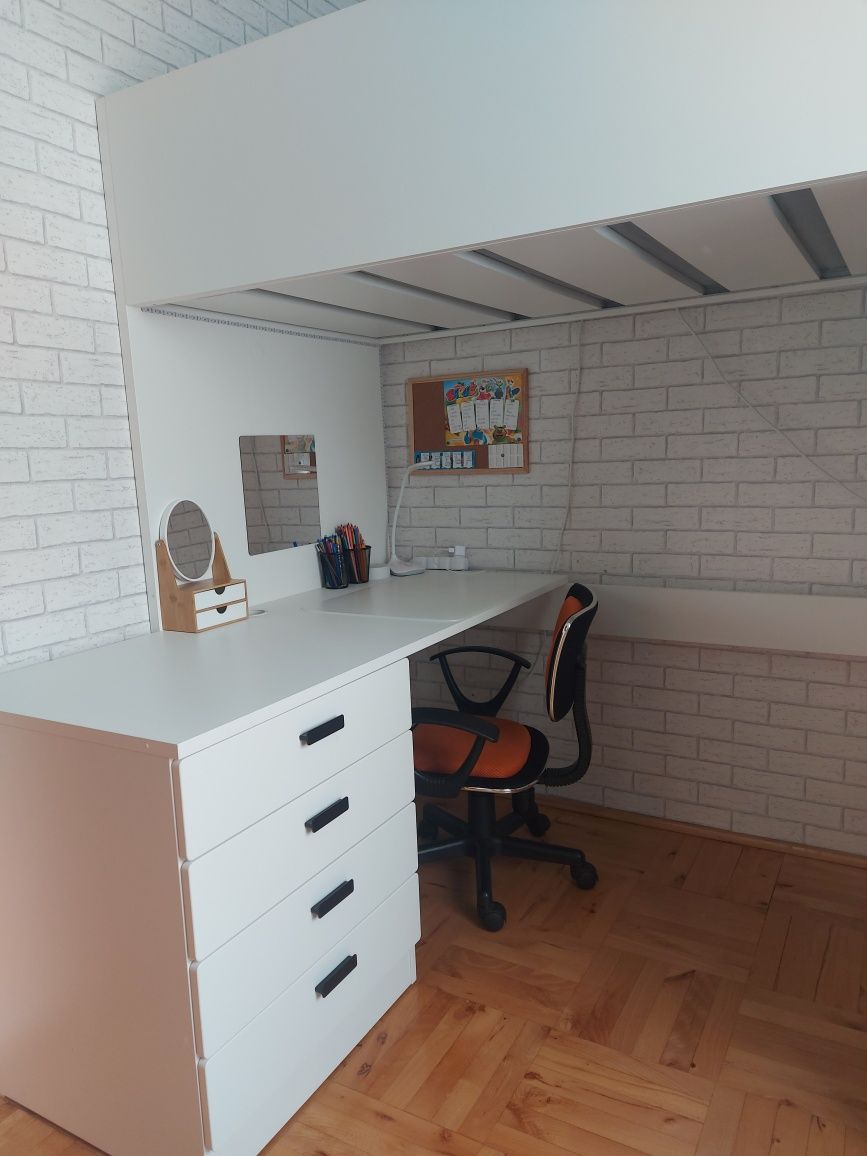 Łóżko piętrowe, biurko, szafki z Ikea model SMASTAD.