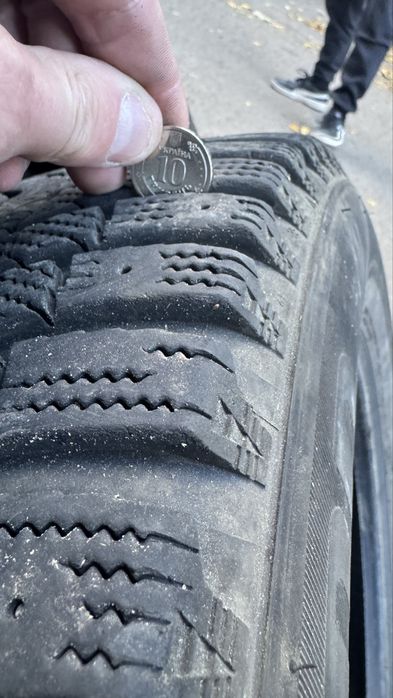 Продам майже нову гуму 195/65/15 ідеальна