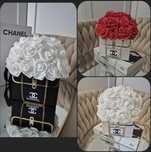 Flower box chanel versace  róże piankowe   kompozycja kwiatów