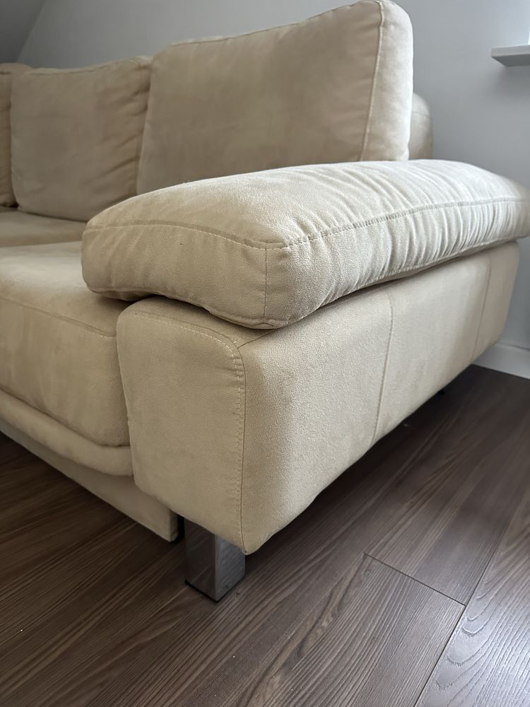 Sofa rozkladana w pięknym jasno beżowym kolorze. stan bardzo dobry